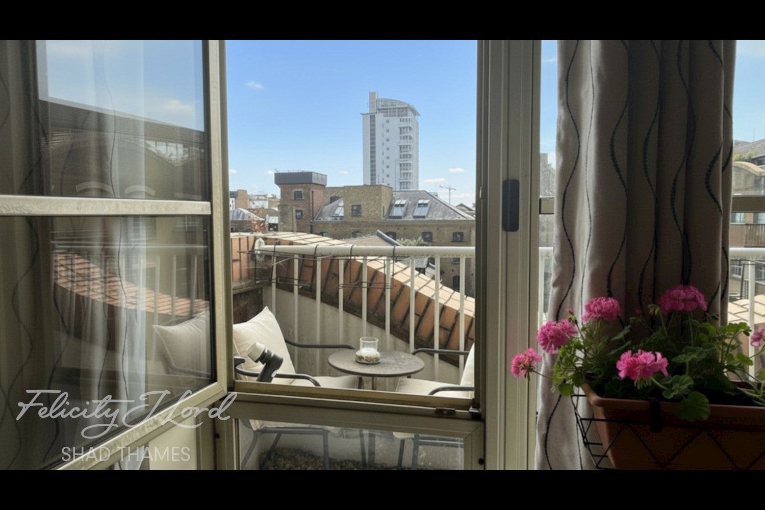 Flat Queen Elizabeth Street in Greater London