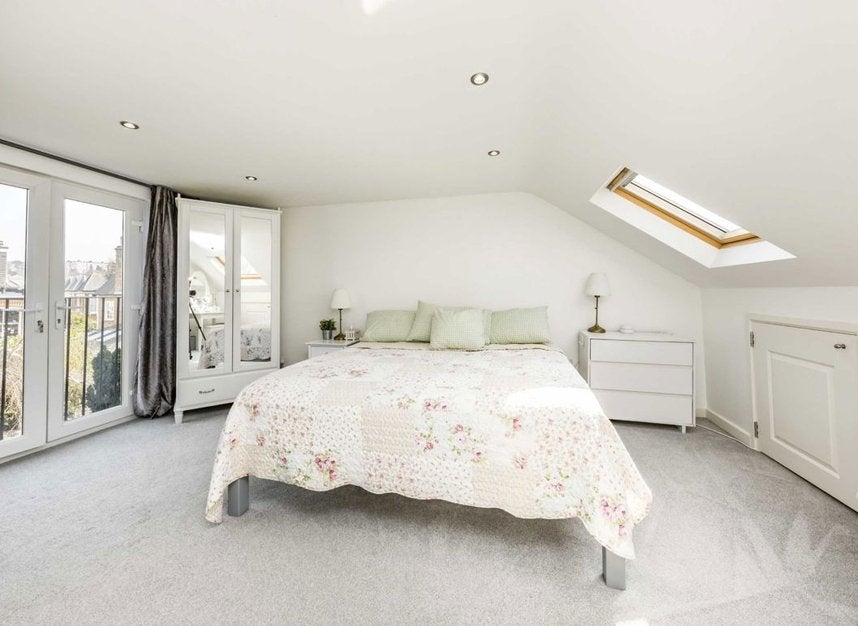 House Vivienne Close in Greater London