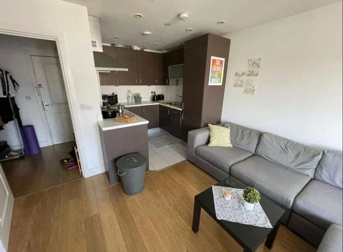 Room Canter Way in Greater London