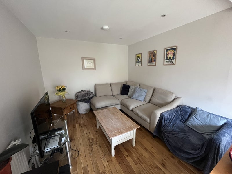 Room Robinson Road in Greater London