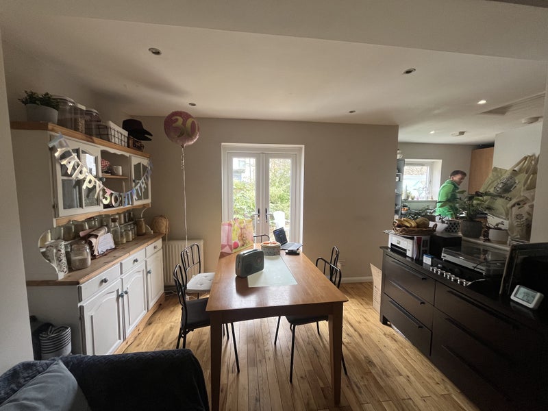 Room Robinson Road in Greater London