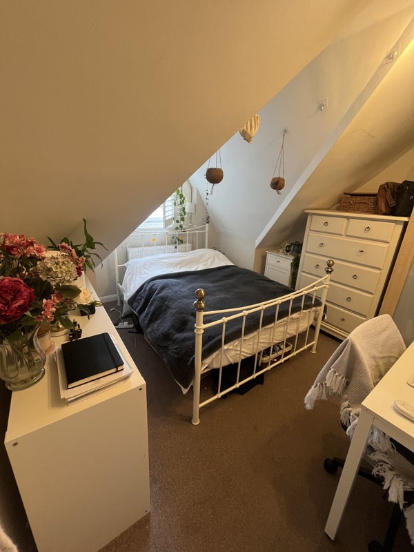 Room Robinson Road in Greater London