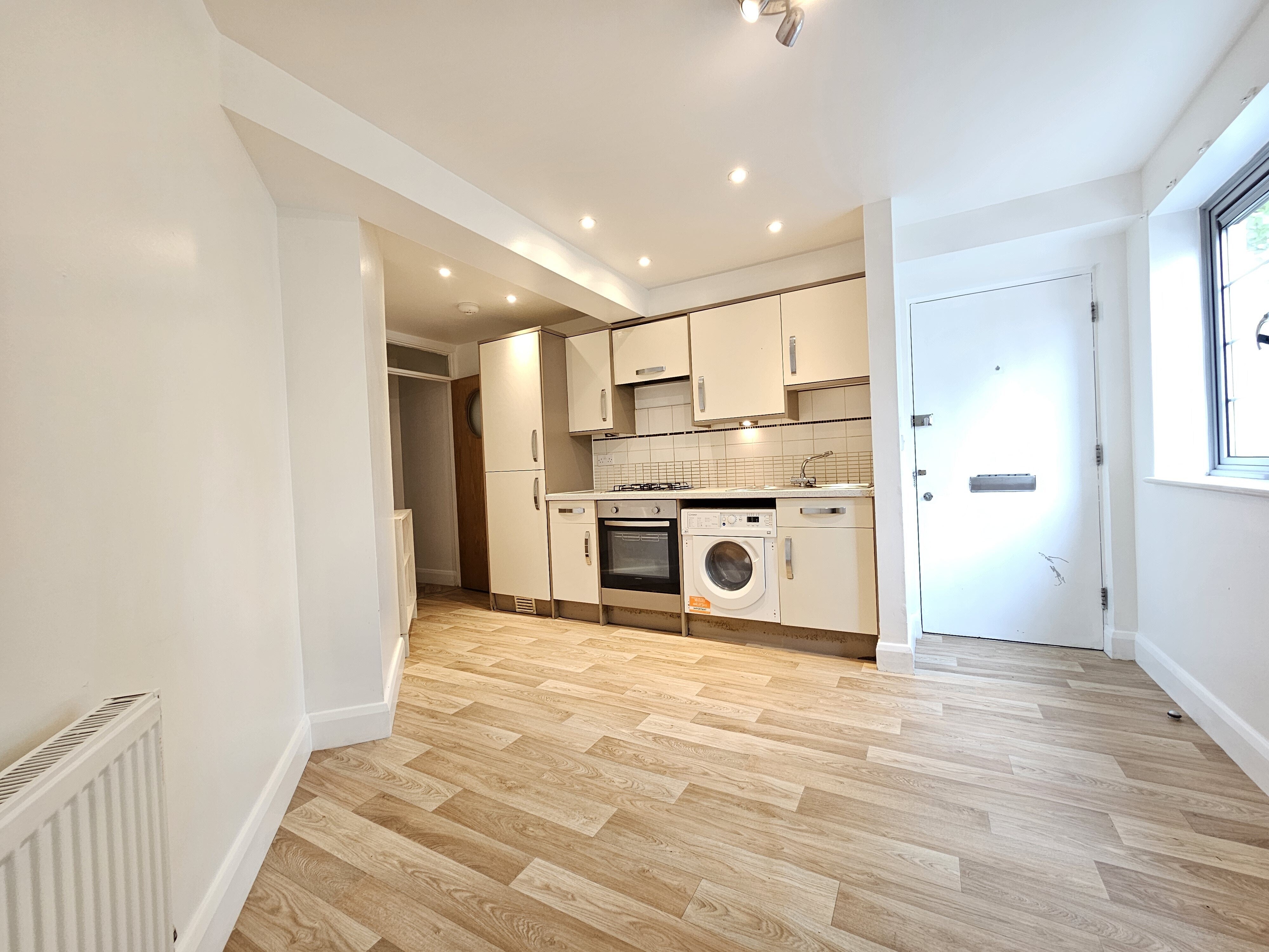 Flat Catford Hill in Greater London