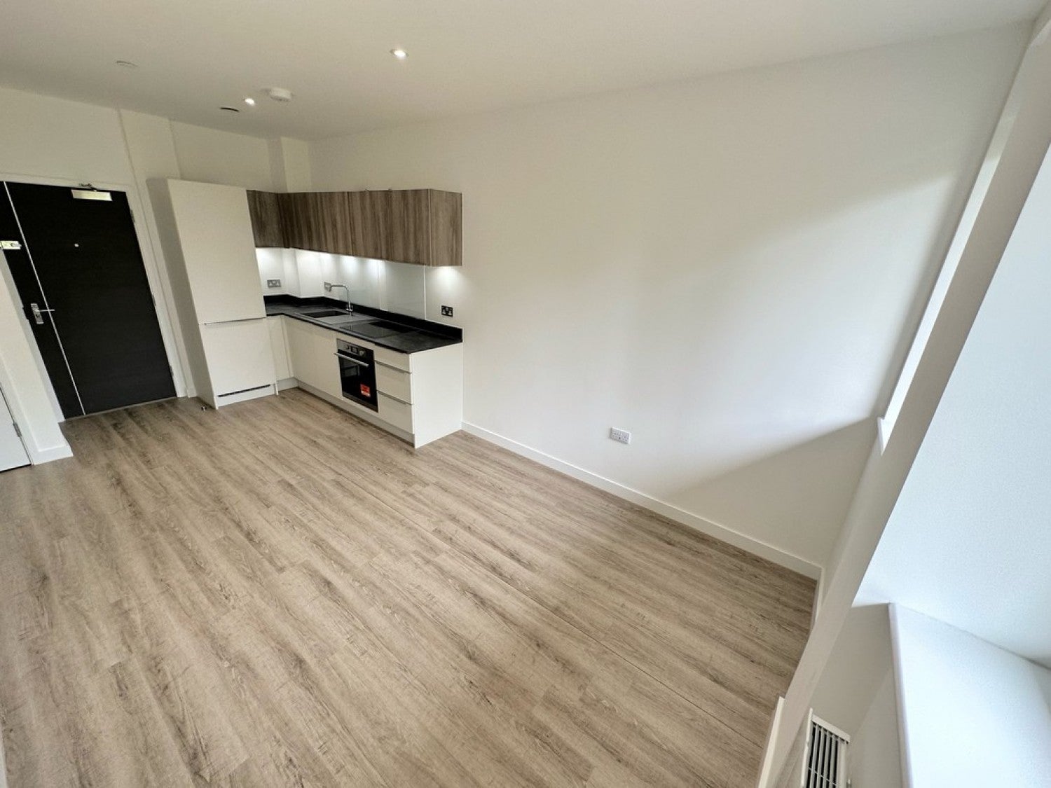 Flat Ashwood Way in Basingstoke and Deane