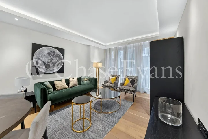 Flat Strand in City of Westminster