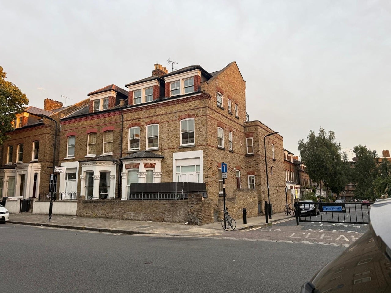 Flat Gloucester Drive in Greater London