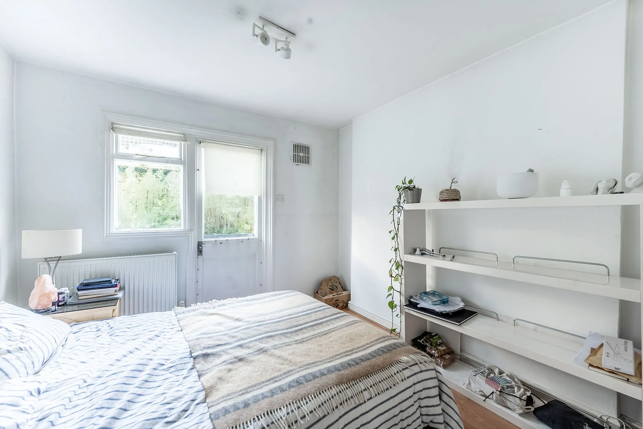 Flat Eardley Crescent in Greater London