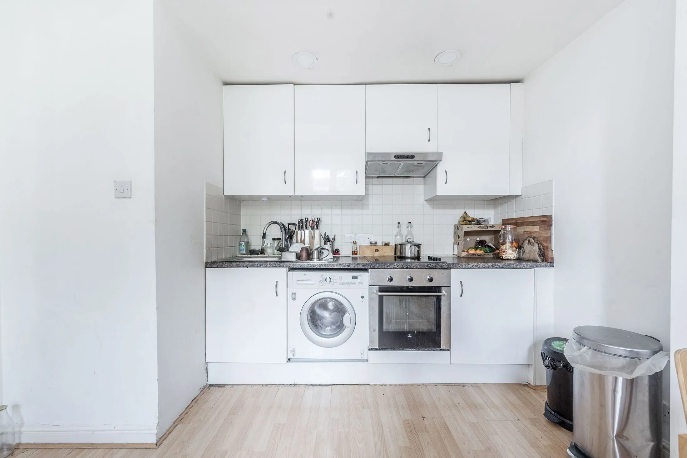 Flat Eardley Crescent in Greater London