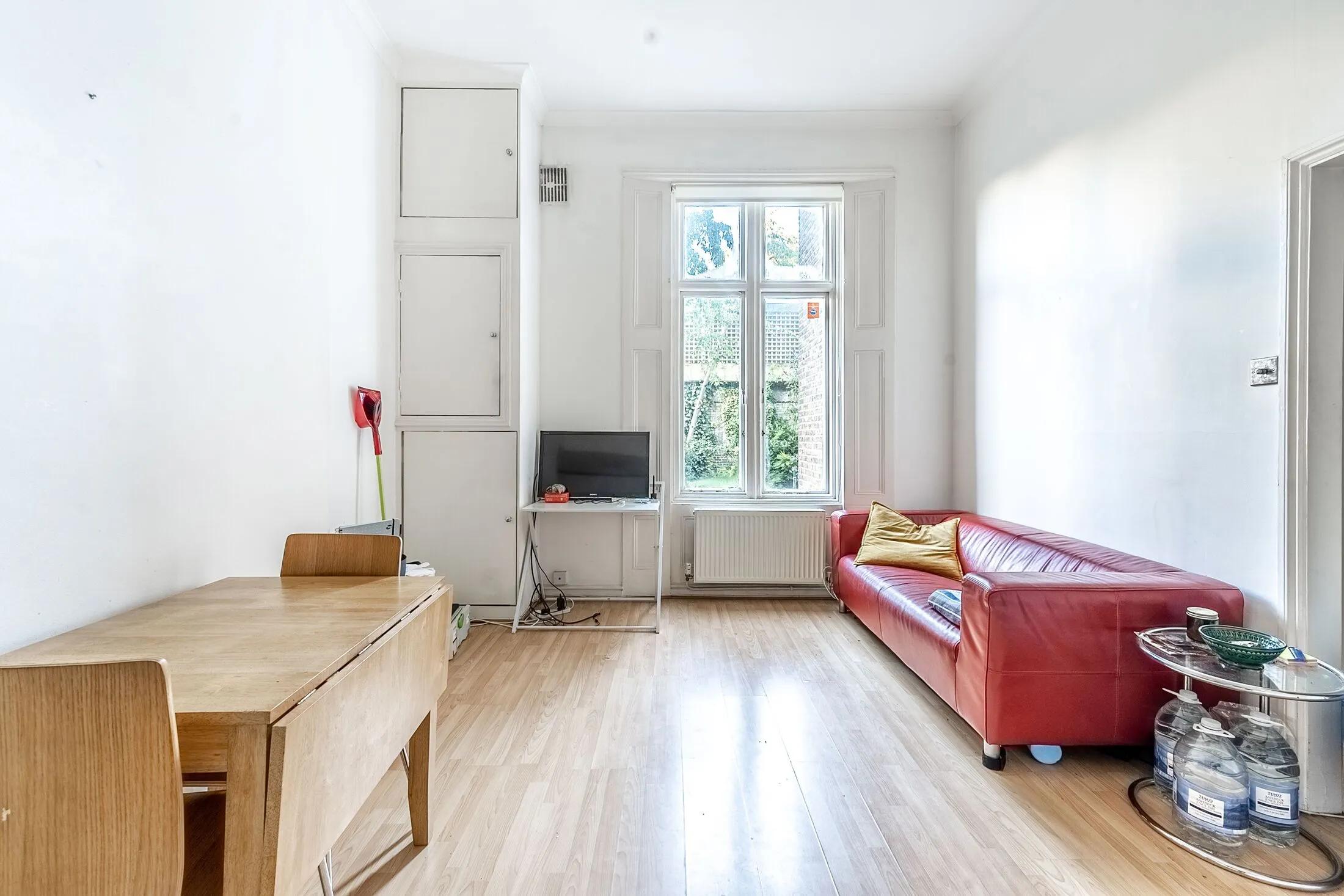 Flat Eardley Crescent in Greater London