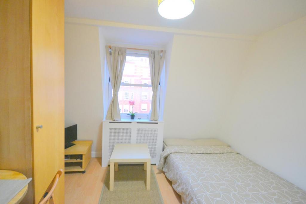 Room Claverton Street in City of Westminster