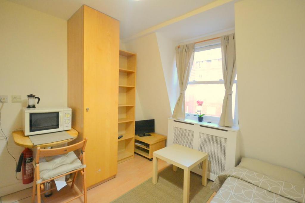 Room Claverton Street in City of Westminster