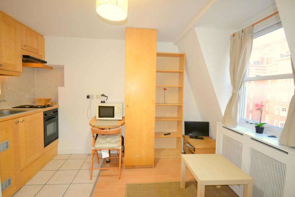 Room Claverton Street in City of Westminster