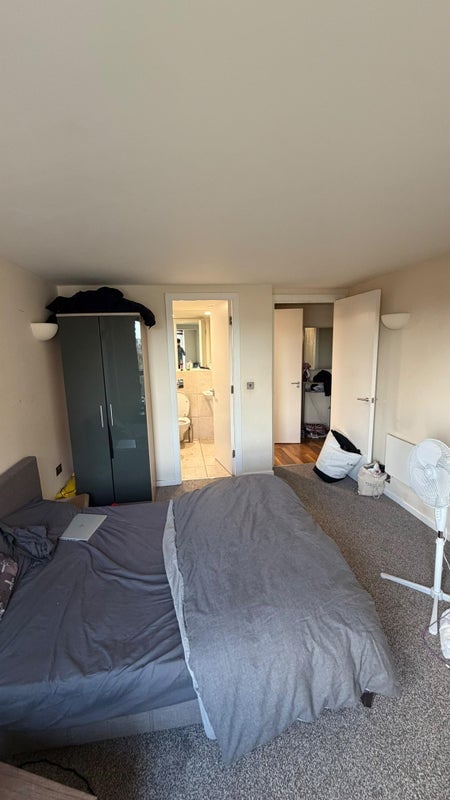 Room Riverside Way in Leeds