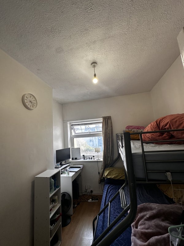 Room St Mary's Road in Greater London