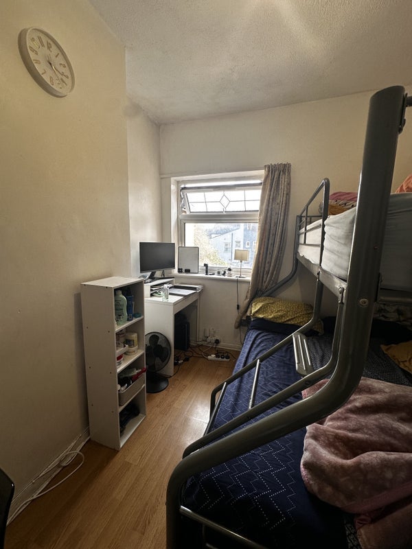 Room St Mary's Road in Greater London
