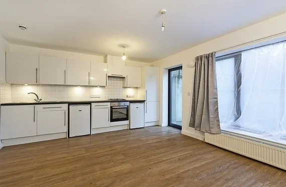 Flat Dornfell Street in Greater London