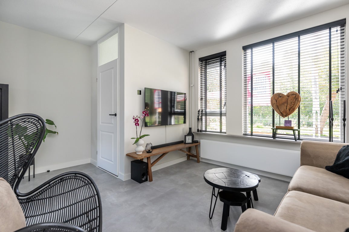 Tussenwoning te koop: Molenzicht 145, Dirksland