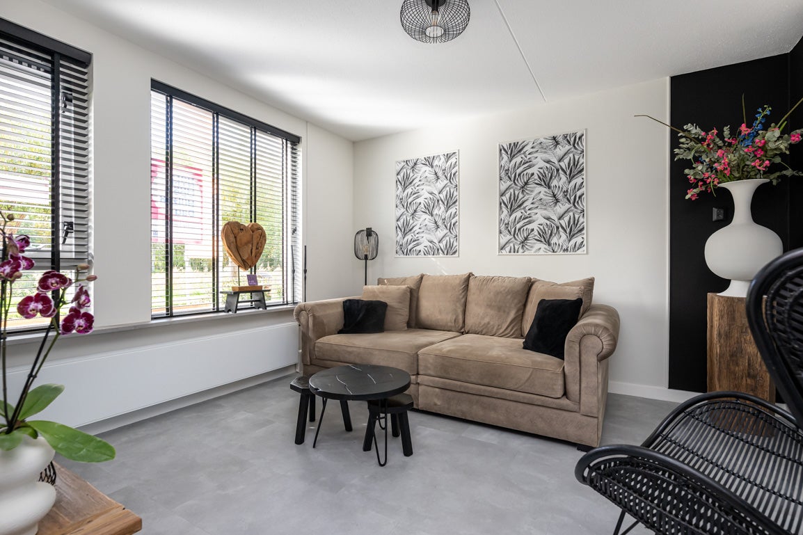 Tussenwoning te koop: Molenzicht 145, Dirksland