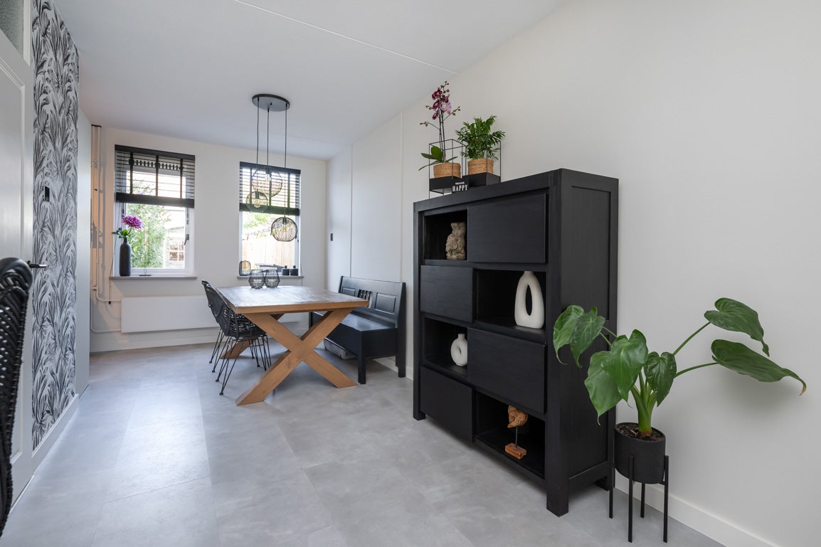 Tussenwoning te koop: Molenzicht 145, Dirksland