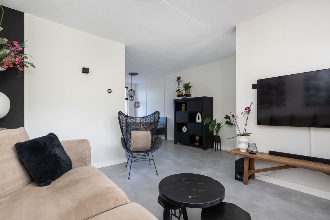 Tussenwoning te koop: Molenzicht 145, Dirksland