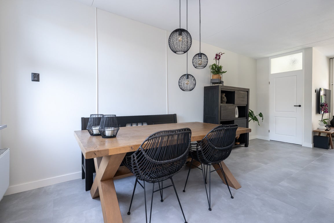 Tussenwoning te koop: Molenzicht 145, Dirksland