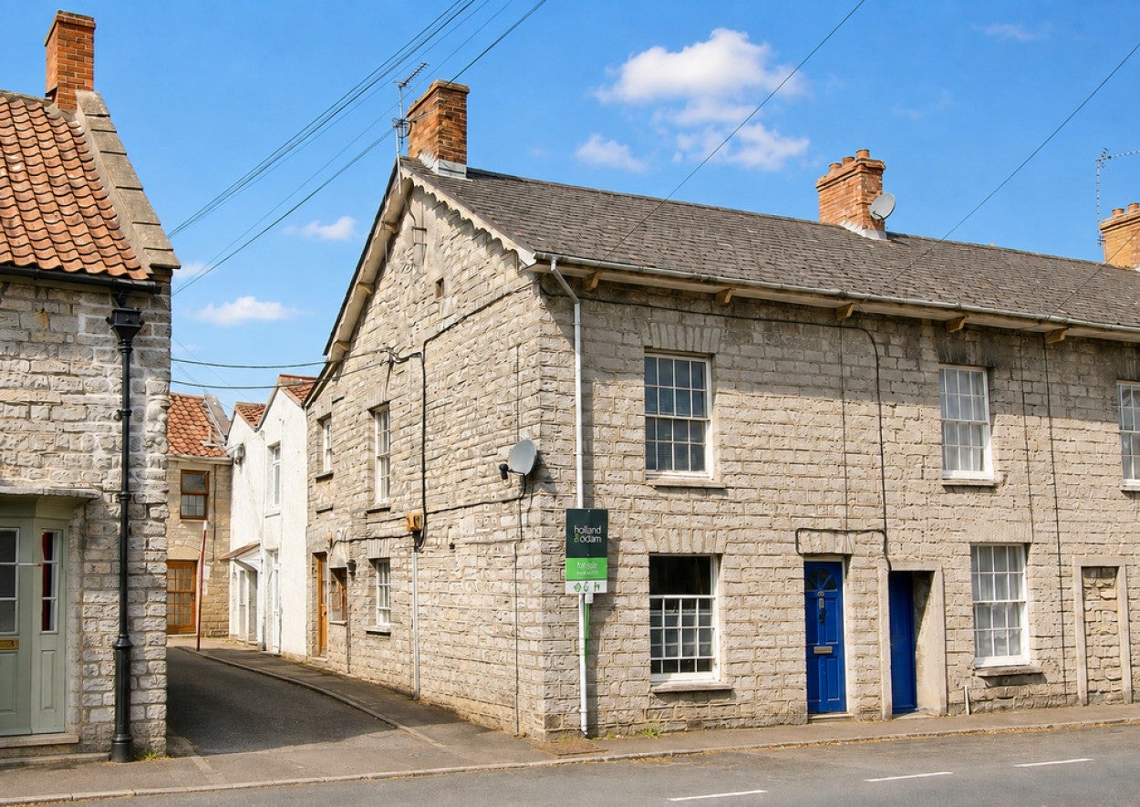 Flat Somerton Road in Street