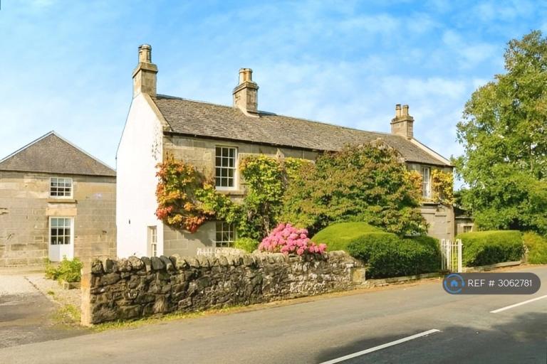 House Shore Road in Aberdour