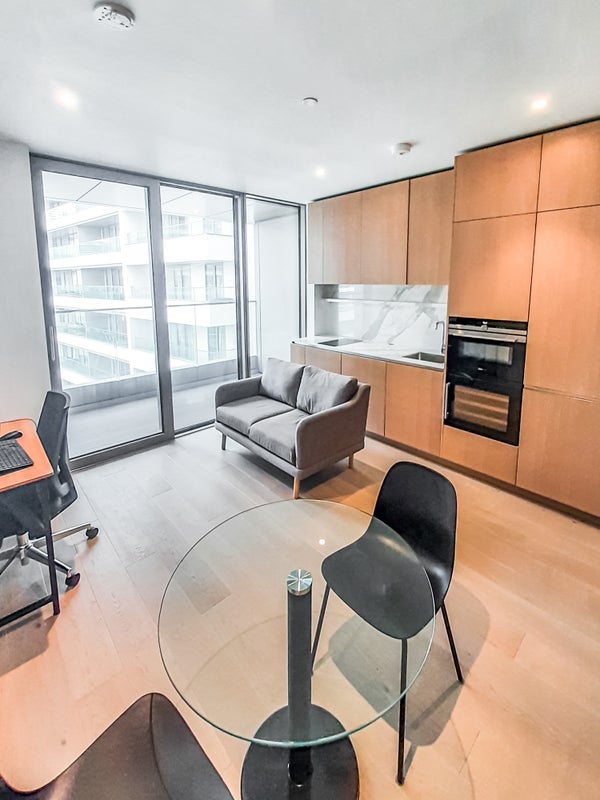 Flat Park Drive in Greater London