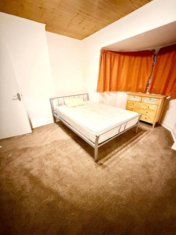 Room Broadlands Road in Greater London