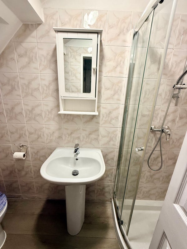 Room Broadlands Road in Greater London