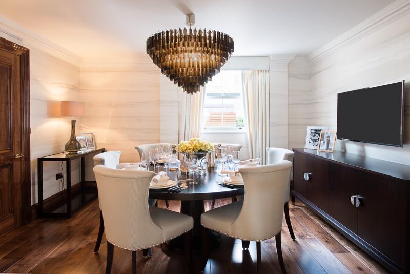 Flat Grosvenor Hill in London