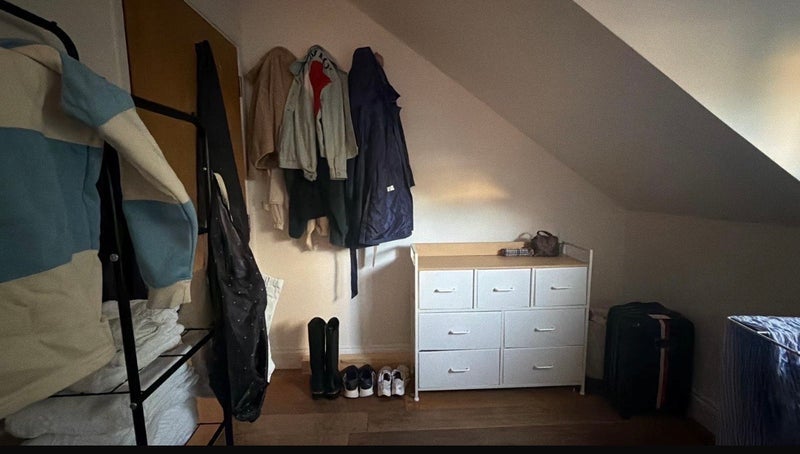 Room Avenue Road in Greater London