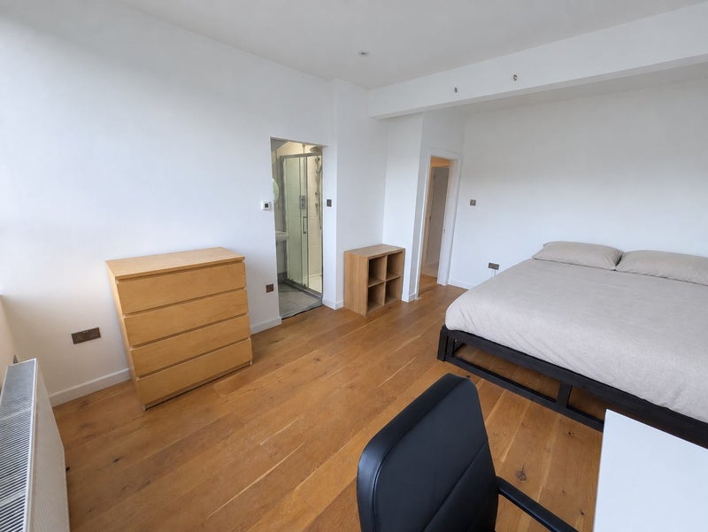 Room Meanwood Road in Leeds