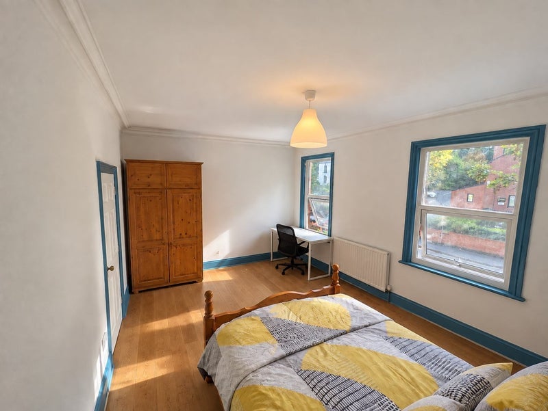 Room Meanwood Road in Leeds