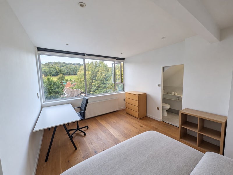 Room Meanwood Road in Leeds