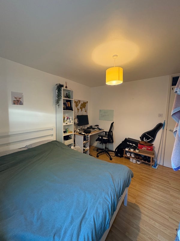 Room Laburnum Street in Greater London