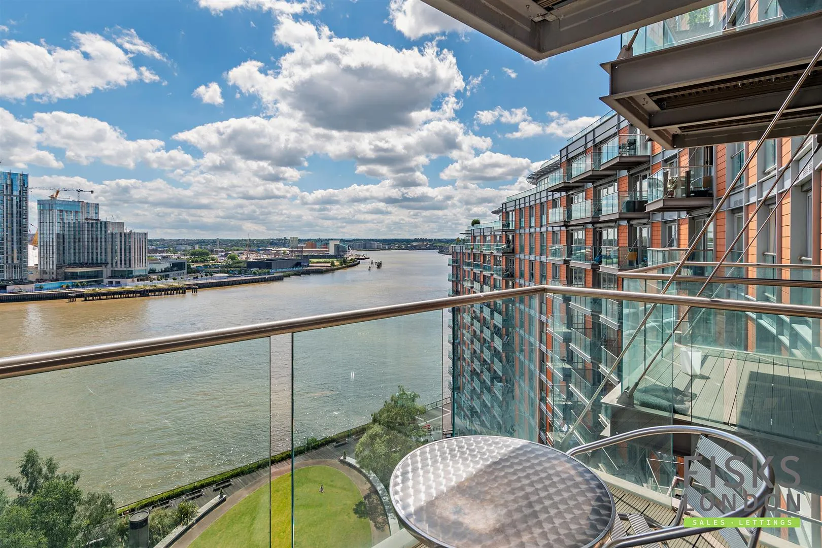 Flat Fairmont Avenue in Greater London