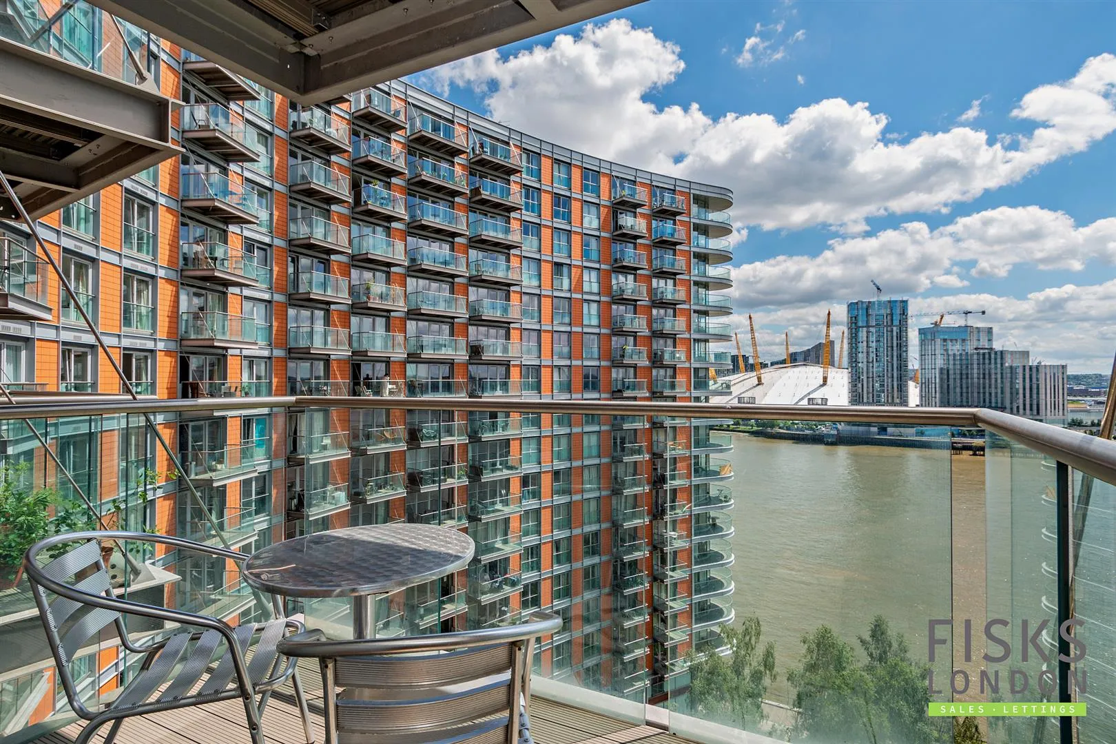 Flat Fairmont Avenue in Greater London