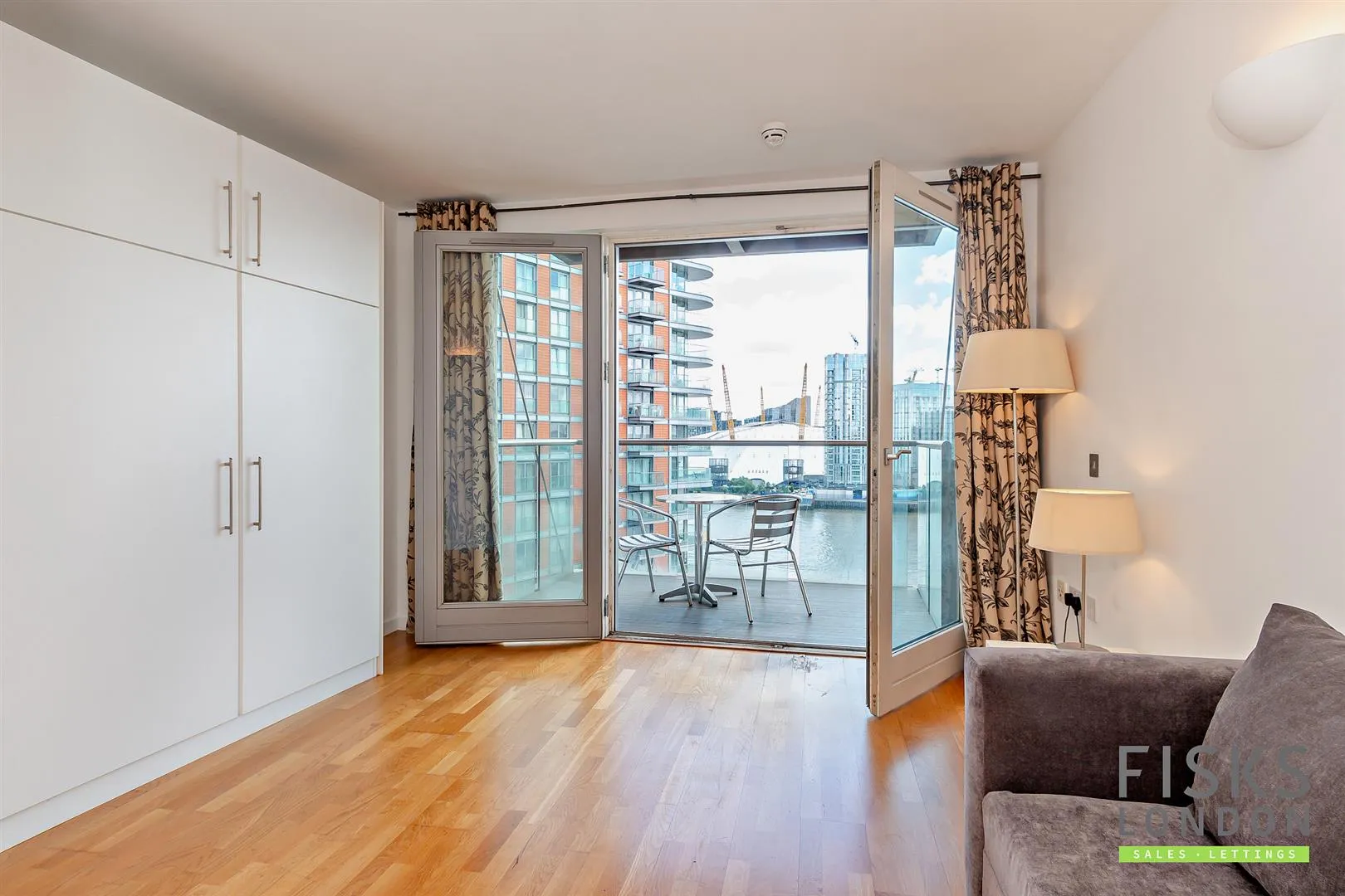Flat Fairmont Avenue in Greater London