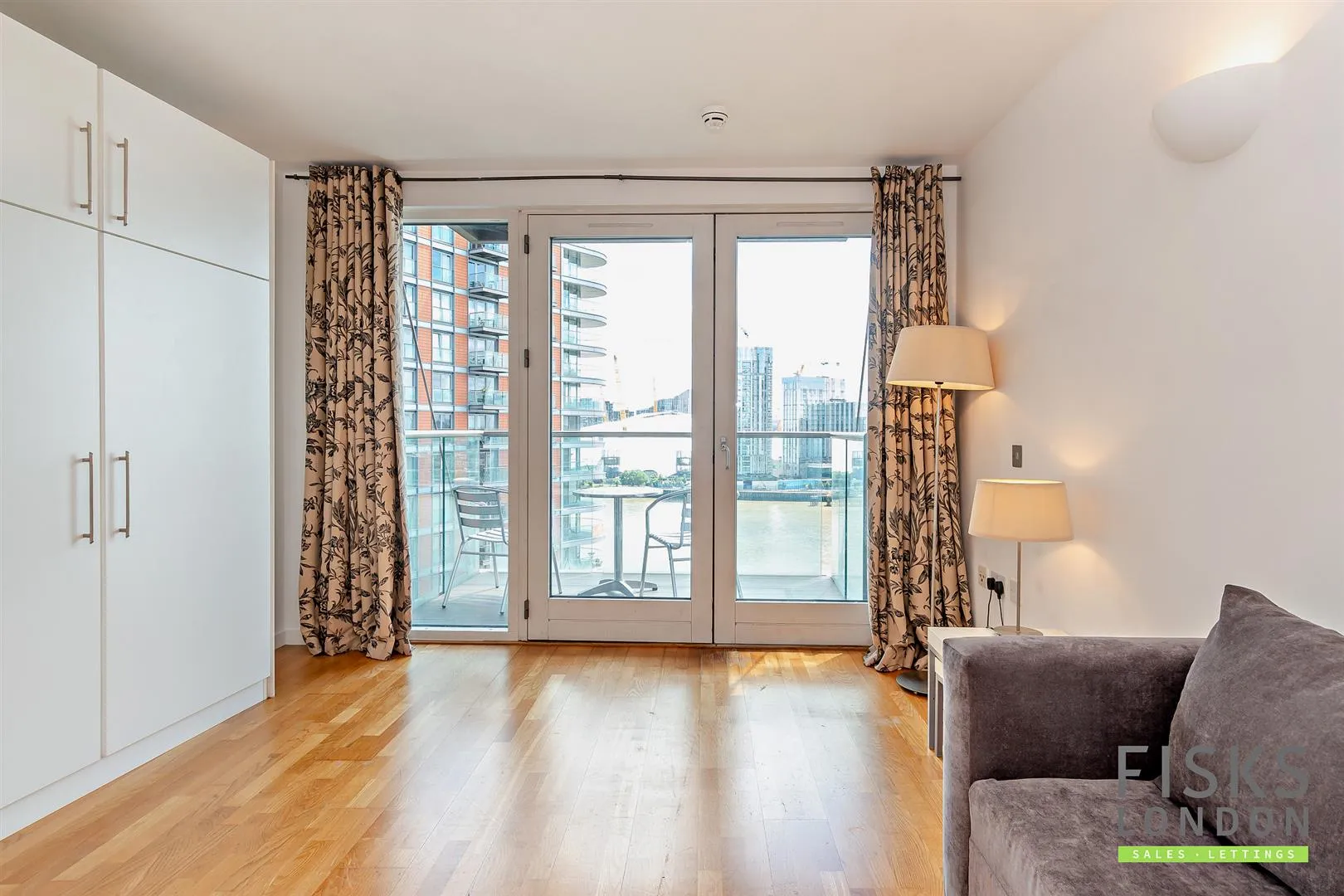Flat Fairmont Avenue in Greater London