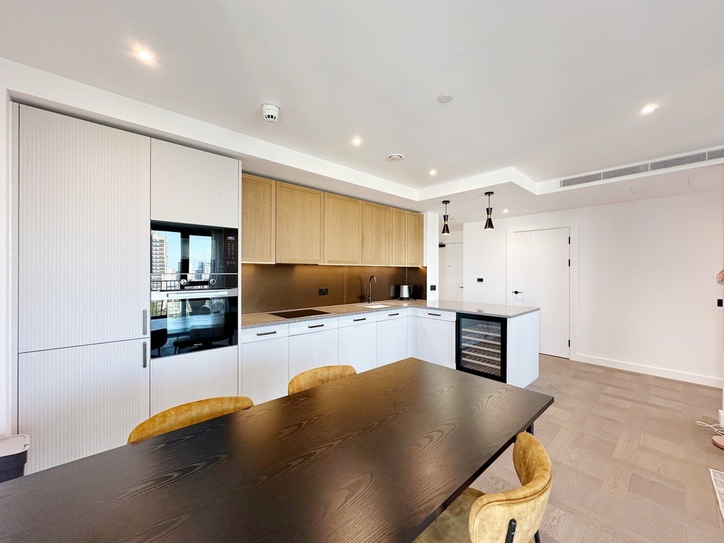 Flat Pennington Quay Walk in Greater London