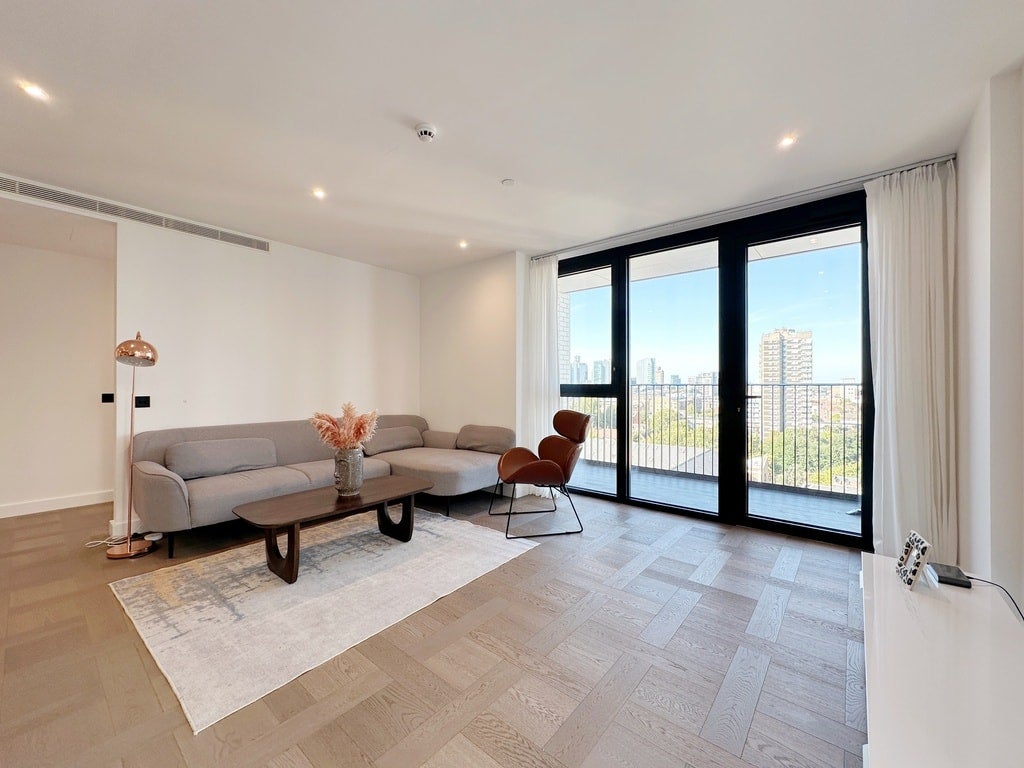 Flat Pennington Quay Walk in Greater London