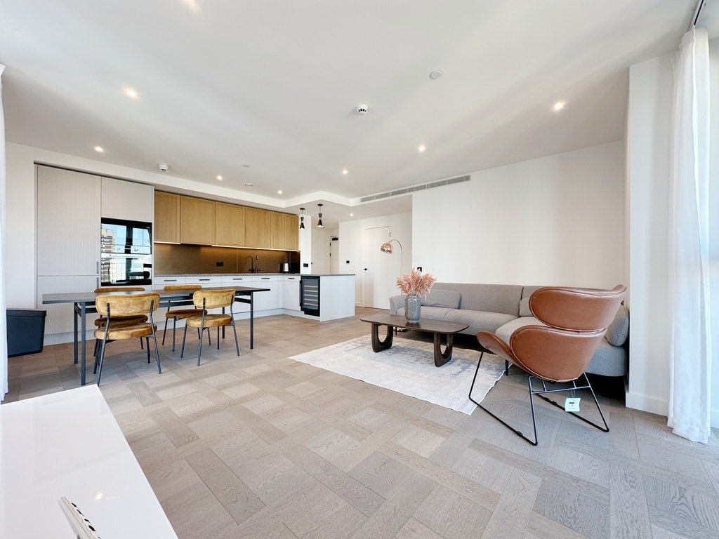 Flat Pennington Quay Walk in Greater London