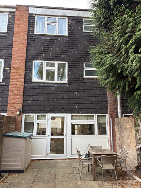 Room Windrush Way in Maidenhead