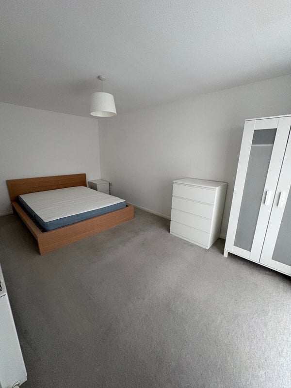Room Windrush Way in Maidenhead