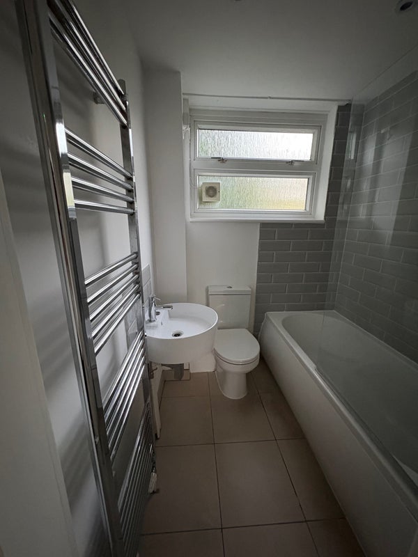 Room Windrush Way in Maidenhead