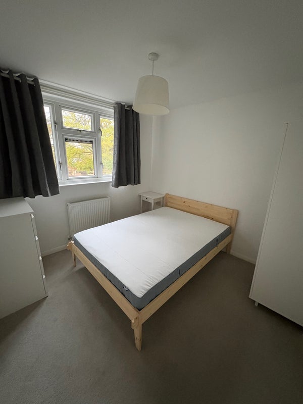 Room Windrush Way in Maidenhead