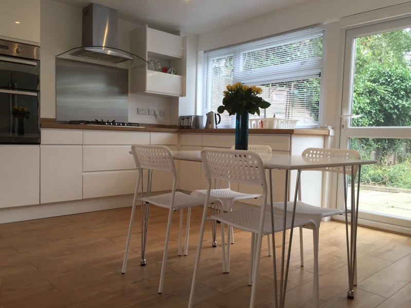Room Windrush Way in Maidenhead