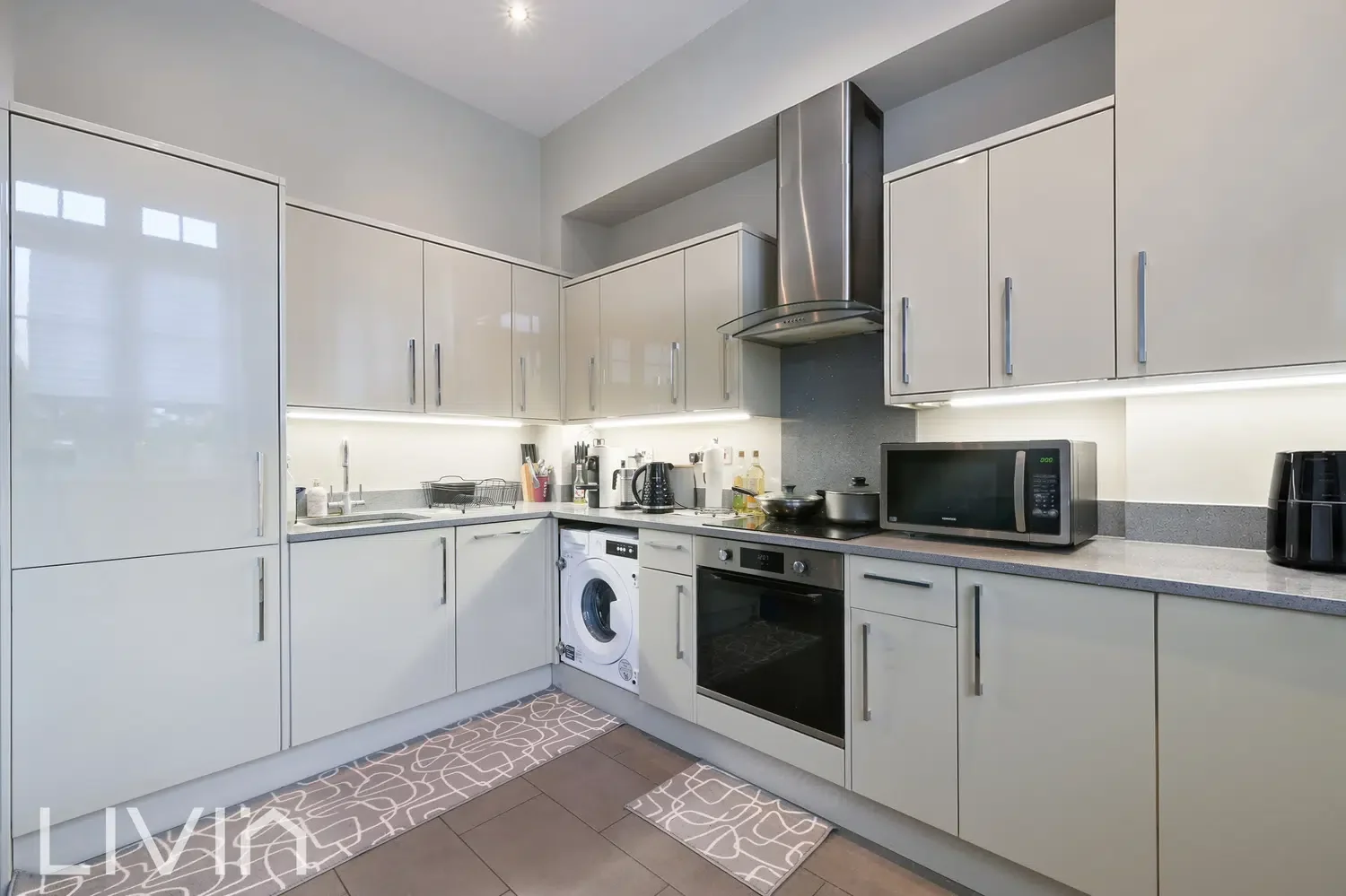 Flat Coombe Road in Greater London