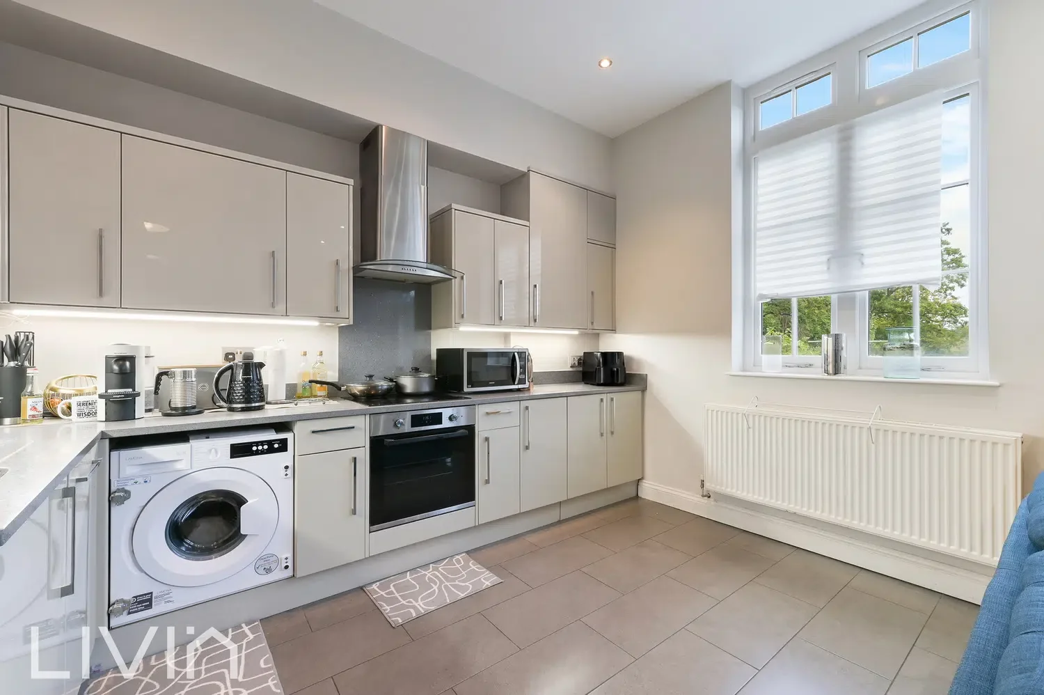 Flat Coombe Road in Greater London